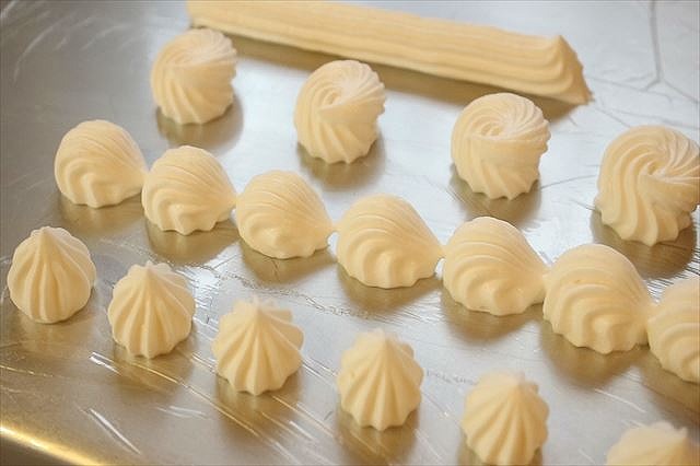 お菓子作りの基本のクリームの絞り方 綺麗に絞るためのポイント コリスのお菓子作りブログ
