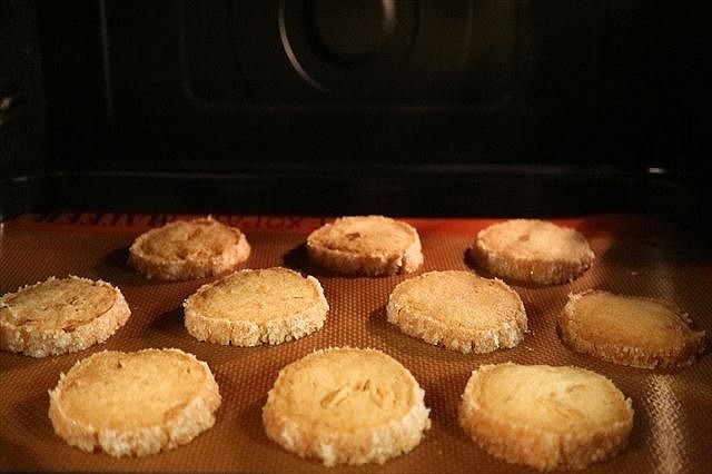 お店のアーモンドのサブレクッキーの作り方 プロレシピ アイスボックスクッキ コリスのお菓子作りブログ