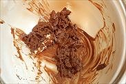 チョコレートを半分程度溶かす