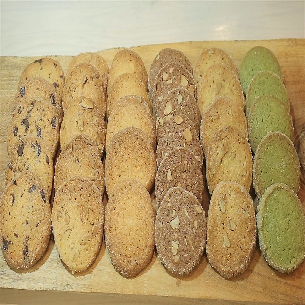 アイスボックスクッキーの作り方 1つの生地から6種類の味のクッキーを作る コリスのお菓子作りブログ