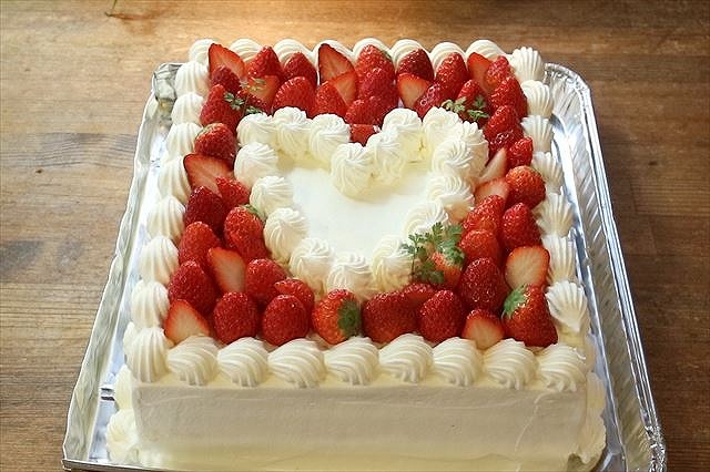 苺のスクエアデコレーションケーキの作り方 レシピ コリスのお菓子作りブログ