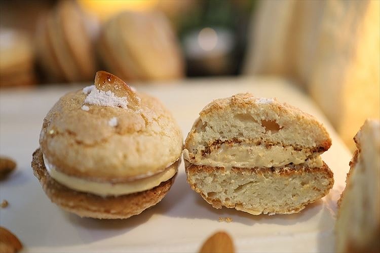 アーモンドとキャラメルのブッセの作り方 レシピ 卵白消費 コリスのお菓子作りブログ