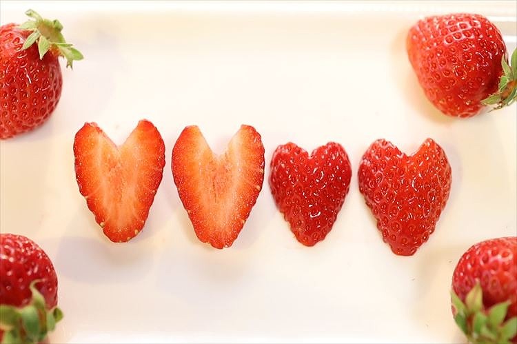 ハート形のイチゴの切り方 カット方法 コリスのお菓子作りブログ